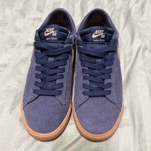 Nike Blue Skateboarding Sneakers with Gum Sole